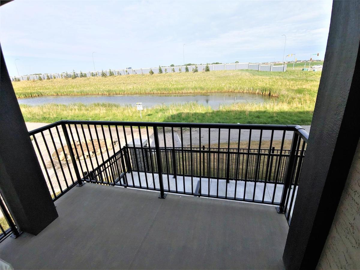 Serene 2 Bedroom Condo With Balcony And Lakeview Winnipeg Luaran gambar